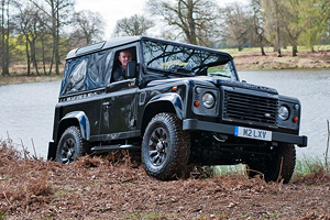 Land Rover sărbătoreşte a 65-a aniversare cu versiunea specială Defender LXV