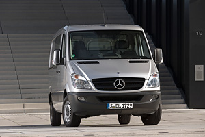 LIVE: luni, 29 aprilie, va fi lansată noua generaţie Mercedes-Benz Sprinter
