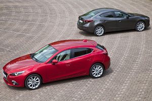 Noua Mazda3 - sedan versus hatchback