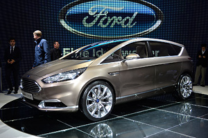 FRANKFURT: Ford S-MAX Concept, monovolumul care aduce noul design Ford