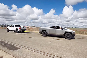 (VIDEO) Tesla Cybertruck a fost învinsă de un Chevrolet Silverado diesel într-un duel la funie, deoarece e prea deşteaptă pentru a-şi măsura forţele în asemenea mod