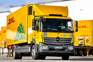 DHL a pus în operare în flota sa din Germania un camion Mercedes pe hidrogen, cu pile de combustie de la Toyota