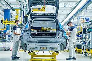 După ce a agreat cu chinezii să asambleze maşini electrice la fabrica Fiat din Polonia, Stellantis va concedia 2.500 angajaţi în Italia