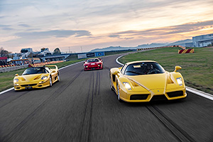 Pirelli va fabrica anvelope noi, cu specificaţii moderne şi aspect clasic, pentru legendarele Ferrari F40 şi Enzo