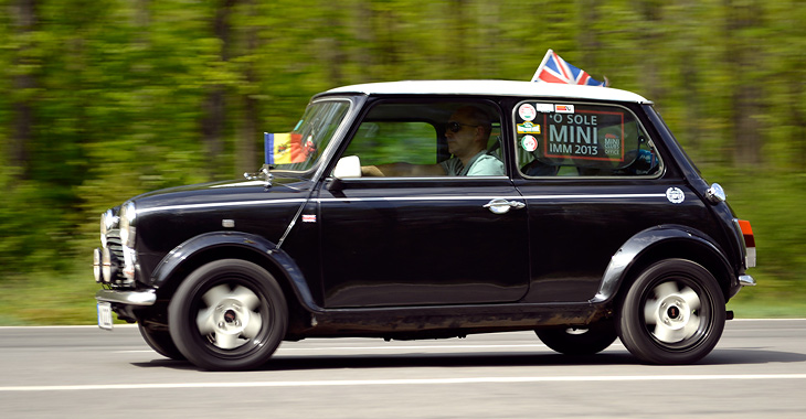 Unicul Mini clasic din Moldova a ajuns pe coperta revistei MiniWorld! Descoperim pasiunea proprietarului său pentru maşinuţa britanică