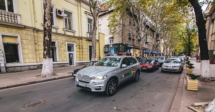 SUV-ul de 3 litri/100 km! Exploatarea prin Chişinău a noului BMW X5 xDrive40e!