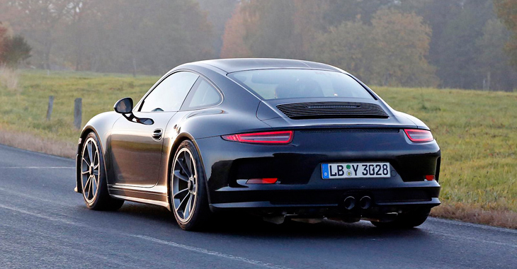 Porsche nu se va dezice de cutiile manuale. Va prezenta noul 911 R la Geneva!