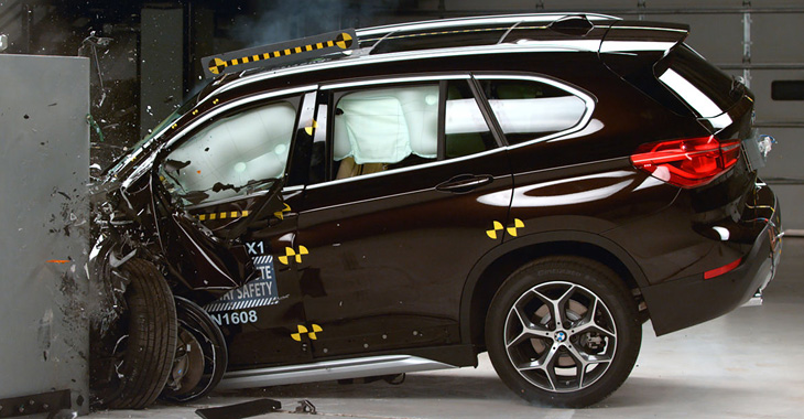 Rezultate bune la testele de siguranţă IIHS pentru BMW X1, Hyundai Santa Fe, KIA Sportage şi Lincoln MKX (Video)