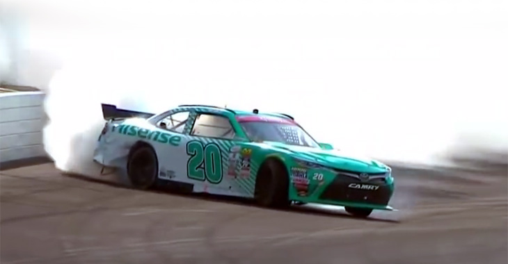 Drift la 300 km/h cu Toyota Camry în NASCAR! (Video)