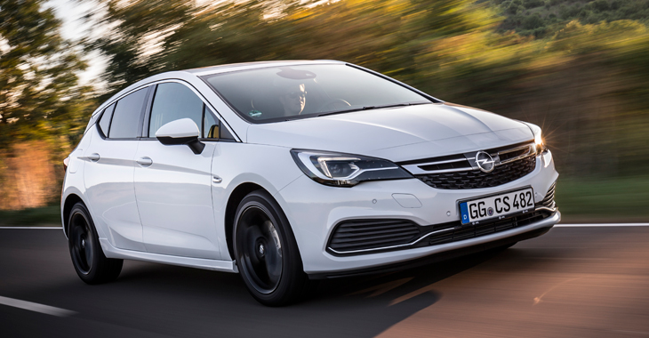 Opel Astra primeşte cruise-control adaptiv, care deschide calea către condusul autonom