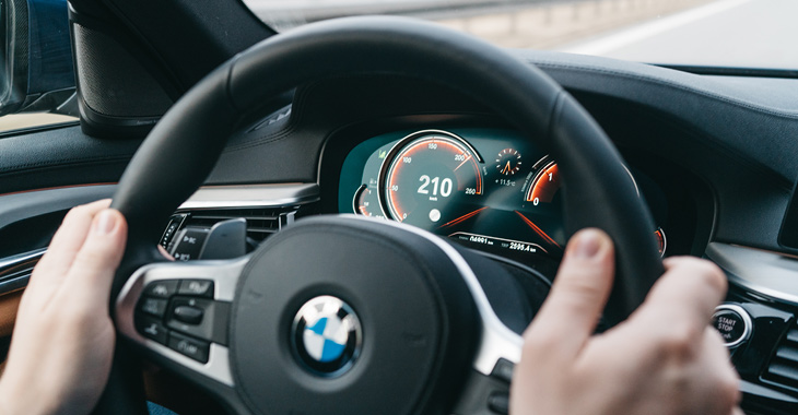 Road trip la costum: conducem noul BMW Seria 5 cu peste 200 km/h!