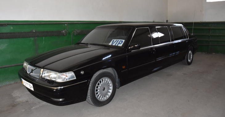 Într-un garaj special din Odesa a fost găsită o limuzină exclusivă Volvo 960 Royal
