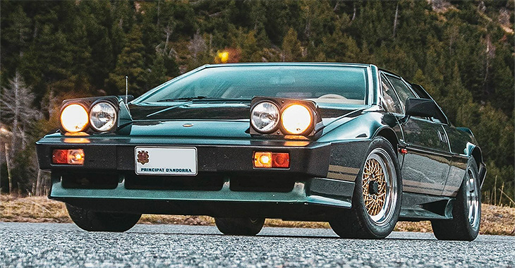 Maşina genială a Marii Britanii de cândva: un Lotus Esprit Turbo, scos la vânzare în Andorra