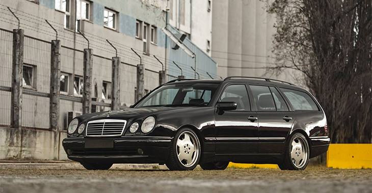Unul din cele mai rare şi neştiute modele AMG, un Mercedes E 55 W210, scos la vânzare cu preţ exorbitant