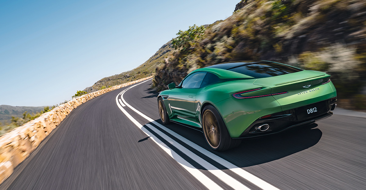Acesta e noul Aston Martin DB12, model care vrea să ducă marca britanică într-o epocă nouă cu acelaşi motor de Mercedes-AMG