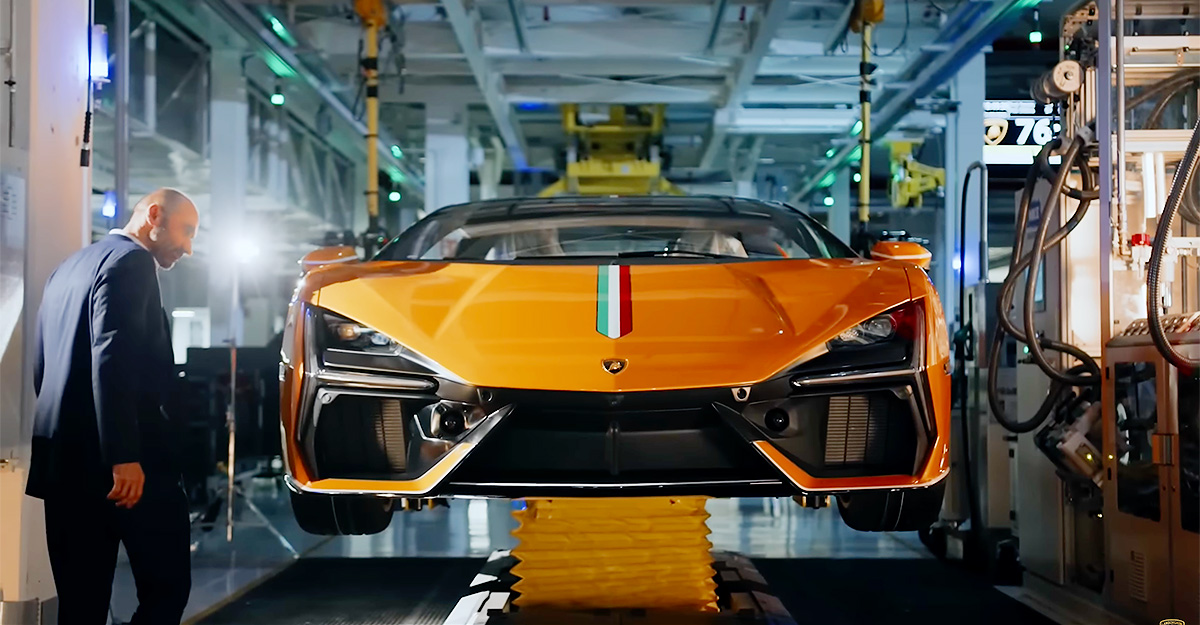 (VIDEO) Cum se fabrică noul Lamborghini Revuelto V12 hibrid la uzina din Sant'Agatha Bolognese