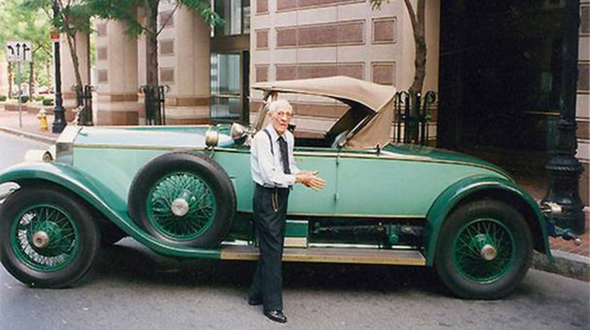 Istoria uitată a omului care condus acelaşi Rolls-Royce timp de 77 de ani, până la vârsta de 102 ani