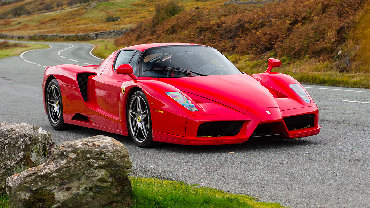 Designerul lui Ferrari Enzo a fost la un pas de a face închisoare în Japonia pentru depăşirea vitezei, tot cu un Enzo