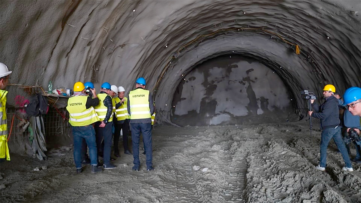 Au început lucrările la primul tunel forat de pe o autostradă din România, care va fi şi ultimul segment de completare a autostrăzii A1