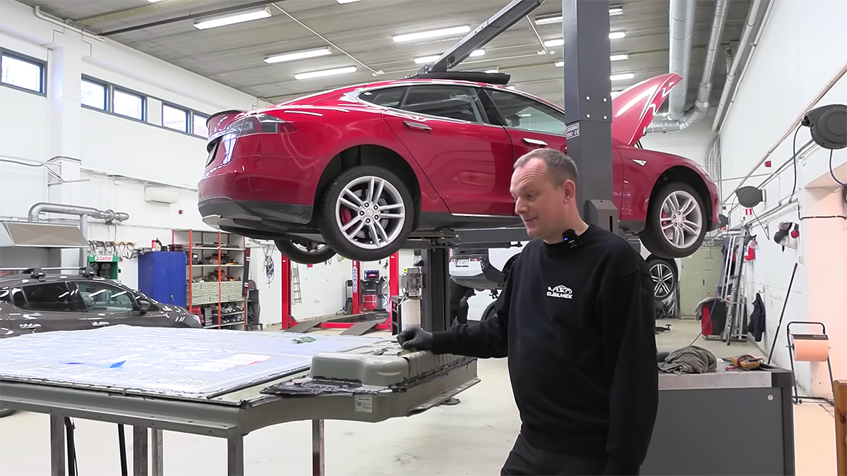 (VIDEO) Cum arată bateria unei Tesla Model S, exploatate 9 ani în clima Norvegiei şi ce probleme apar în timp la ea