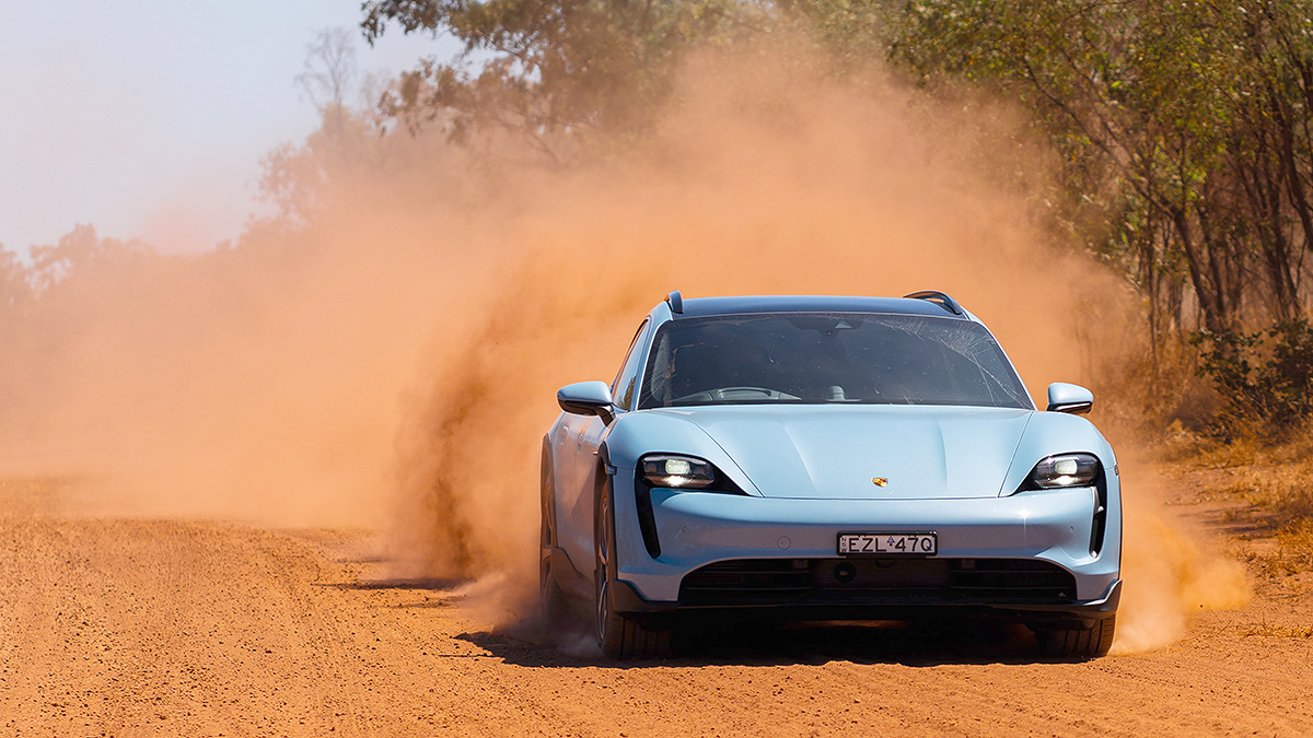 (VIDEO) Un Porsche Taycan electric a parcurs o călătorie de 5000 km prin pustietăţile Australiei
