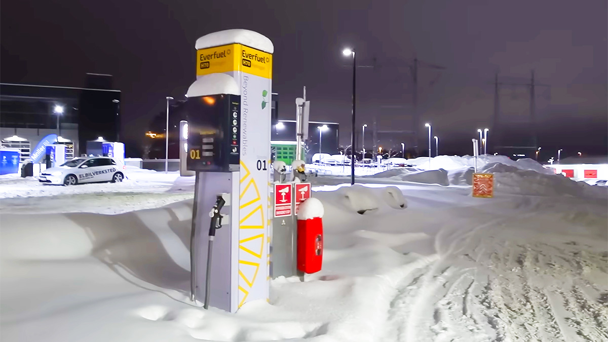 (VIDEO) Un youtuber din Norvegia arată de ce hidrogenul e cu mult inferior maşinilor electrice cu baterii în condiţiile nordice