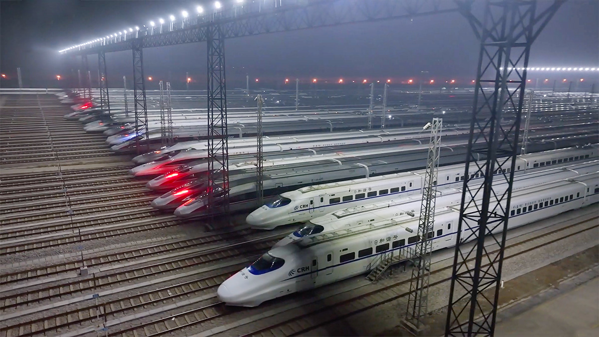 (VIDEO) Cum e făcută mentenanţa tehnică a trenurilor de mare viteză din China