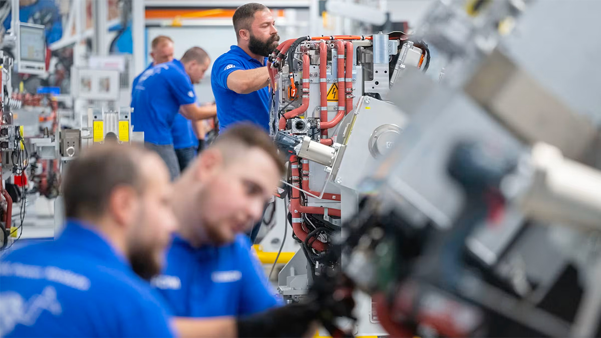 Compania germană ZF va concedia până la 12.000 angajaţi, iar Bosch încă 1.200, acuzând că maşinile electrice au nevoie de mai puţină muncă umană