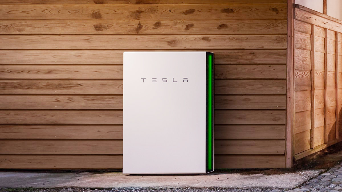 Tesla a lansat noile baterii Powerwall 3, cu invertor solar integrat, care pot livra caselor o putere mult mai mare decât cea anterioară