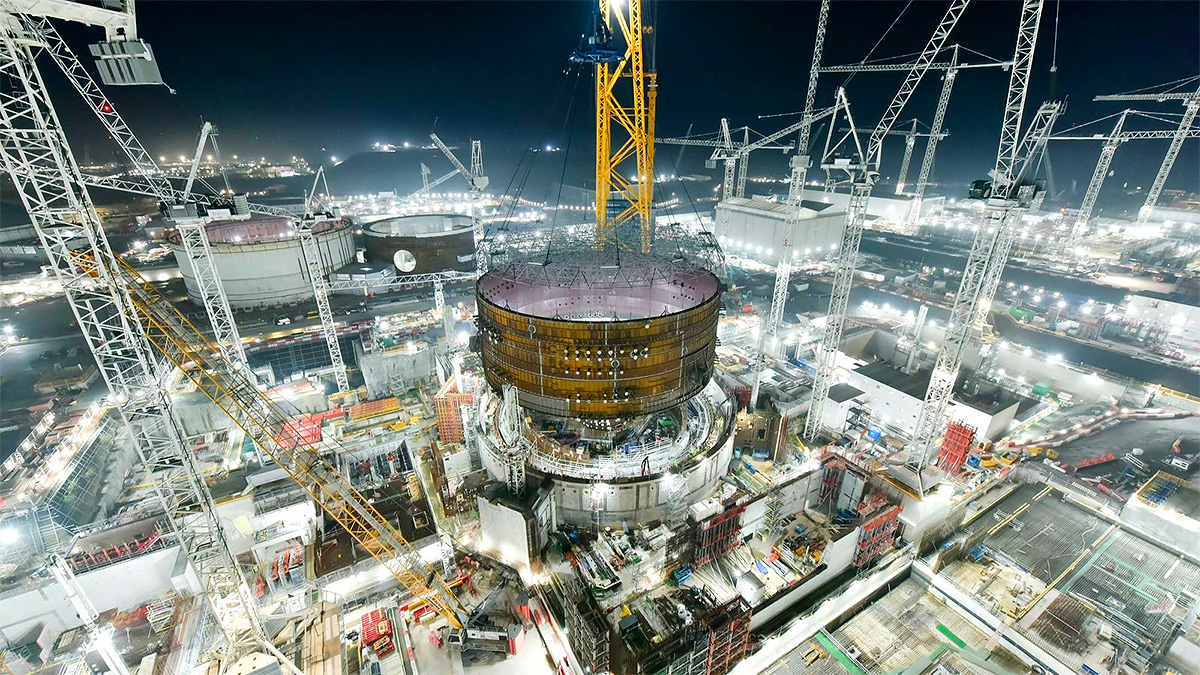 Marea Britanie demarează cel mai mare program din ultimii 70 ani de dezvoltare a energiei nucleare şi începe prin a cumpăra înapoi o centrală de la Hitachi