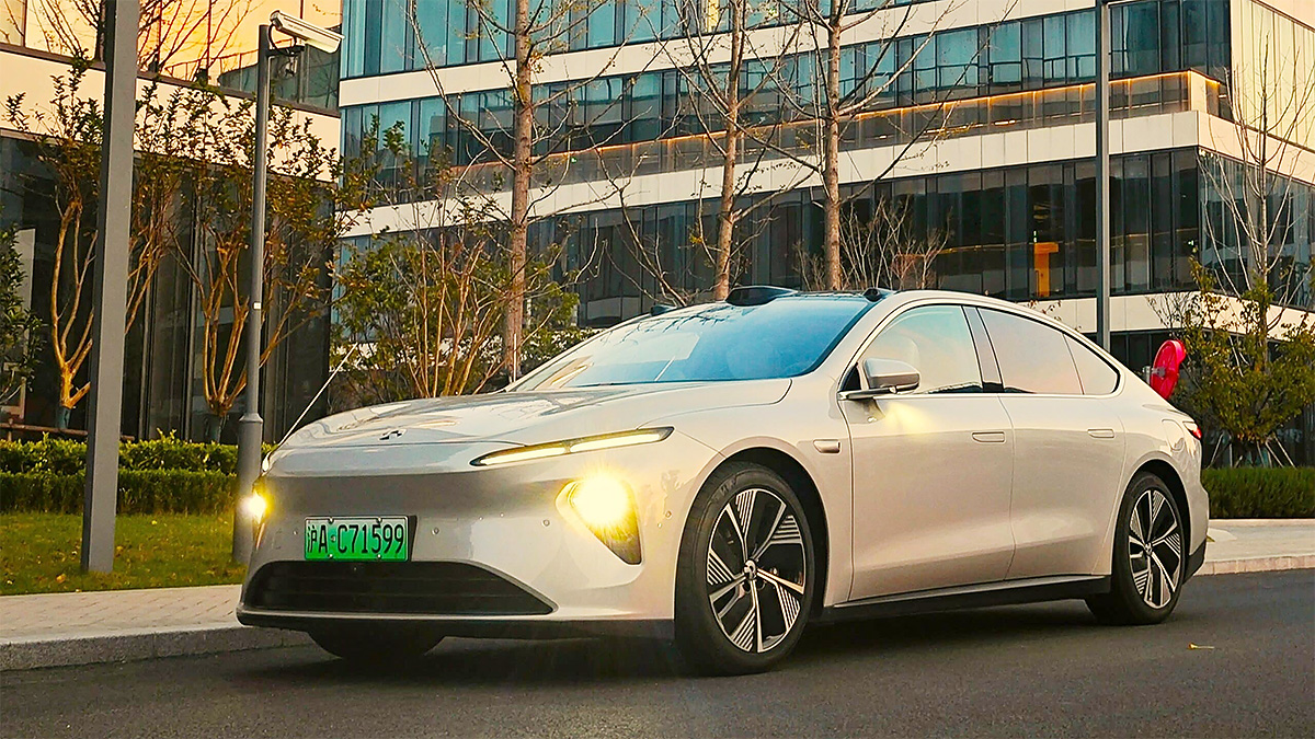 Trei maşini electrice cu baterii cu stare semisolidă Nio ET7 au atins peste 1.000 km autonomie pe 3 rute diferite în China