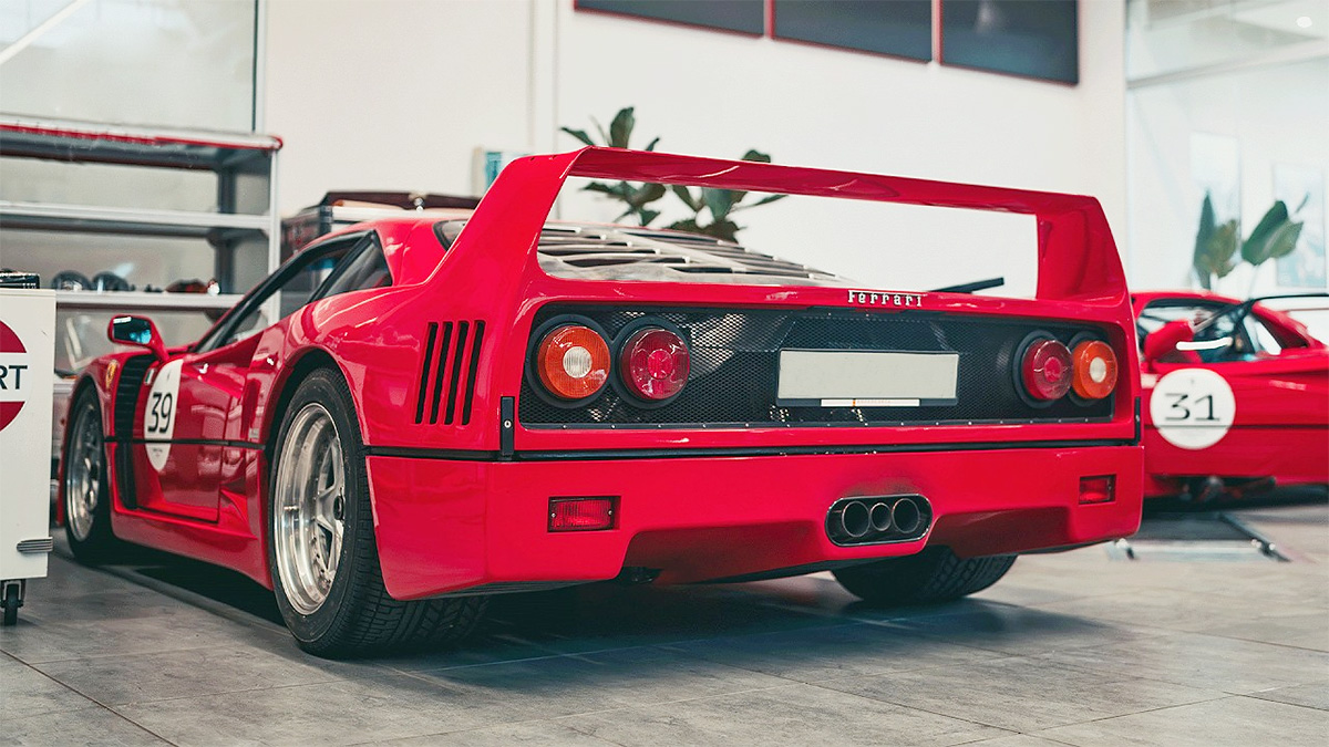(VIDEO) Cum arată atelierul fabricii Ferrari, unde cele mai scumpe maşini de colecţie vin să-şi facă lucrări periodic