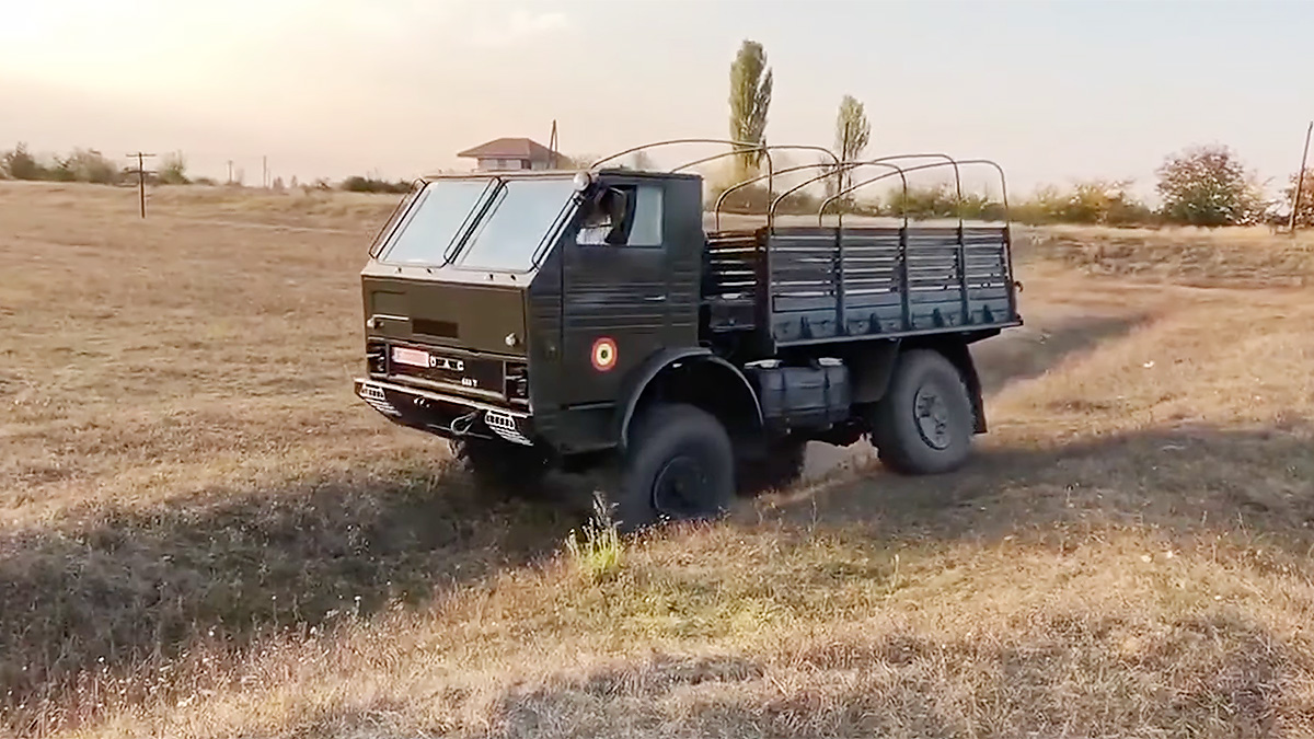 http://piataauto.md/Stiri/2024/04/VIDEO-Cum-pot-inainta-camioanele-romanesti-DAC-cu-tractiune-6x6-si-4x4-prin-denivelari-si-offroad/