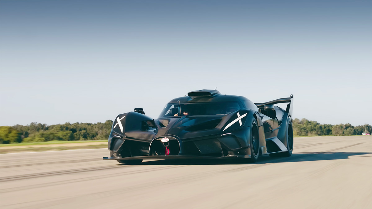 (VIDEO) Bugatti Bolide îşi arată ingineria şi felul în care poate fi condus, drept ultimul model cu motor W16