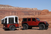 Jeep ofera remorci pentru camping in offroad