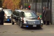 Limuzina lui Obama, blocată în poarta ambasadei SUA din Dublin