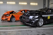 Crash test BMW Seria 5 cu interventia automata a franelor