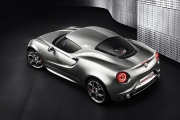 Alfa Romeo 4C va intra în producţie fără fibră de carbon