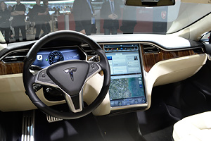 Geneva 2012: Interiorul lui Tesla Model S, un mare computer cu inserţii de lemn