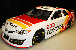 Noua Toyota Camry va concura în cursele NASCAR