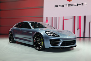 Premieră la Paris: Porsche Panamera Sport Turismo. Nici cămilă, nici struţ.