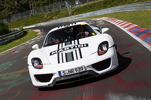 Porsche 918 Spyder bate recorduri pe Nurburgring încă înaintea lansării oficiale