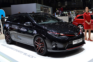Toyota Auris Touring Sports îşi arată aspectul dinamic la Geneva