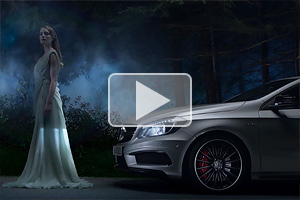 Spot publicitar Mercedes-Benz: trei dorinţe îndeplinite de zâna bună pentru un proprietar de A 45 AMG