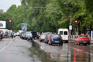 Probleme în trafic în Moldova: marcaje rutiere confuze şi periculoase
