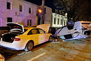 Accident cu răsturnarea unui Lexus LX astă-noapte în Chişinău