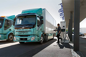 Volvo, Scania, Mercedes, MAN şi Renault îşi unesc forţele pentru a crea o reţea europeană de prize electrice pentru camioane mari