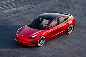 Tesla vinde automobile folosite în scop intern cu baterii de 4 ani vechime, care au deja simptome de degradare