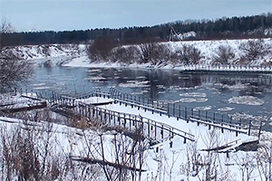 (VIDEO) Un pod din Rusia, realizat din plastic, care trebuia să ţină minim 50 ani, a rezistat doar 5 luni