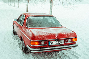 Cum se descurcau şoferii pe maşinile de acum 30-40 de ani pe zăpadă, fără sisteme electronice şi fără panică